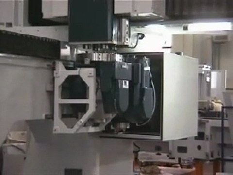 Automatic Head Changing System on Milling Machine - MachineTools.TV