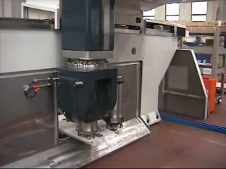 Automatic Spindle Cartridge Change on Milling Machine - MachineTools.TV
