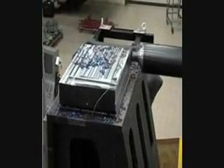 Milling with an horizontal extended head - Fresatura con testa di prolunga - MachineTools.TV