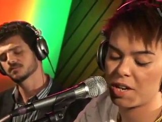 Maria Gadú canta 'Bela Flor'