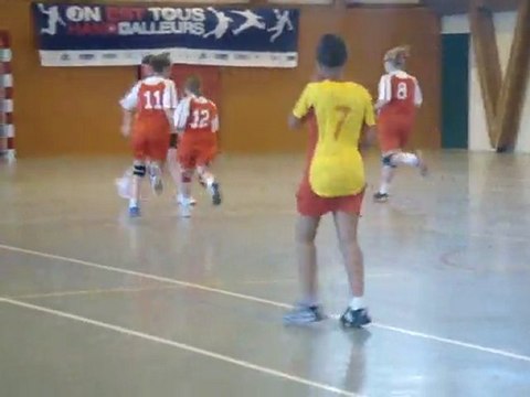 Finale de la Coupe de l'Oise. Un but de chaque côté et Chevrières bat Chambly 21 à 18.