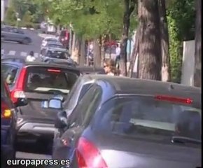 Doña Elena recoge a sus hijos del colegio