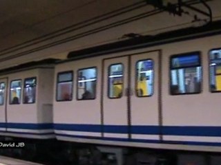 Estación Acacias L5 Metro de Madrid - 2000 entrando