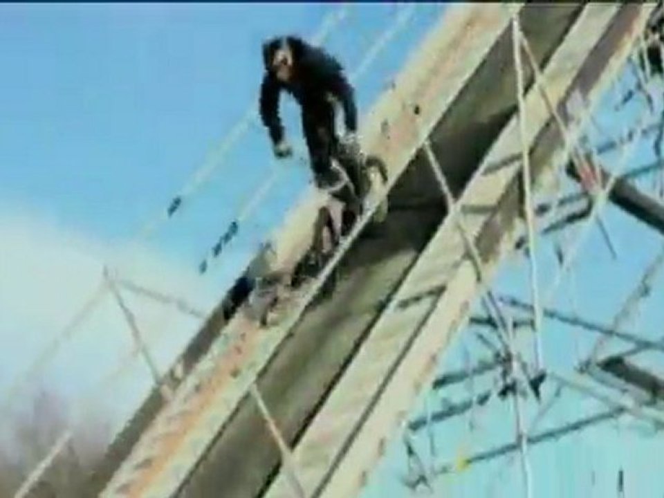 Weltrekord - 3facher Backflip auf einem BMX Rad