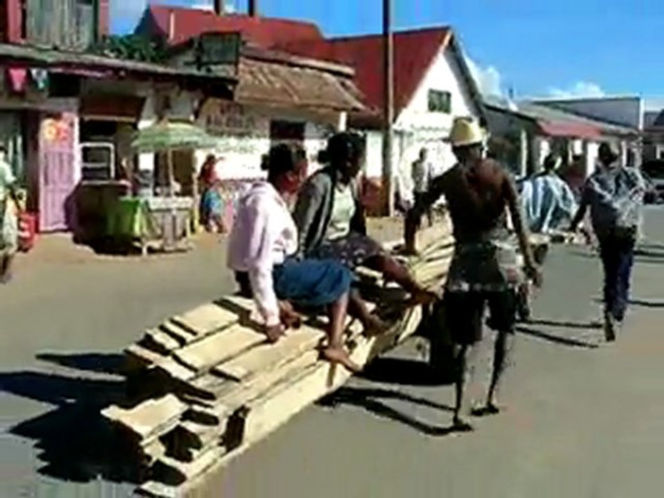 MADAGASCAR.Transport dangereux.Ambositra