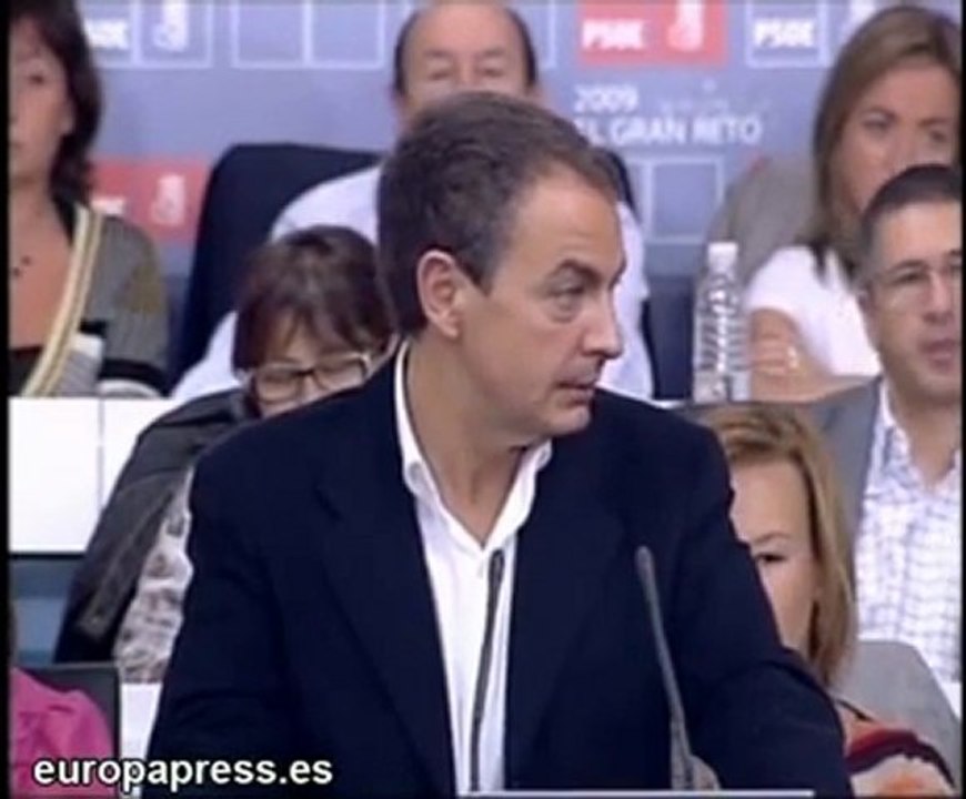 Zapatero defiende su gestión rodeado de los suyos