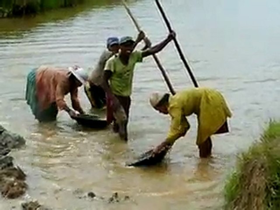 MADAGASCAR.Chercheurs d'or 2.