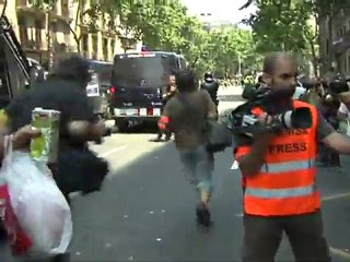 À Barcelone « les indignés » reprennent la place de Catalogne à la police – Montpellier journal