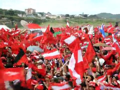 El derrocado presidente Manuel Zelaya regresó a Honduras