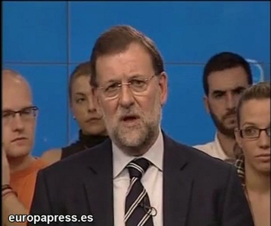 Rajoy acusa al Gobierno de "tirar la toalla"