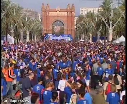 CENTENARES DE PERSONAS FORMAN UN LAZO HUMANO ROSA CONTRA EL