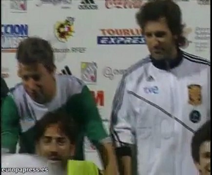 Famosos participan en partido solidario