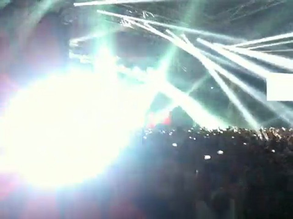 F*** Me i'm Famous 2011 - Entrée de Cathy Guetta