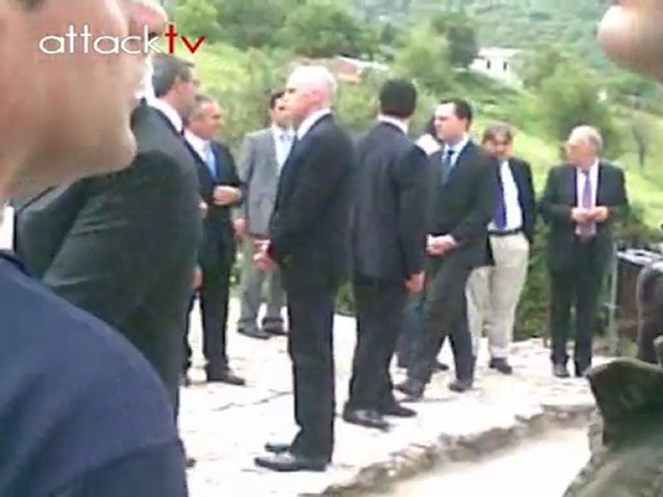 ΚΑΛΑΒΡΥΤΑ Υποδοχή αλλά και αποδοκιμασίες στον Γ. Παπανδρέου