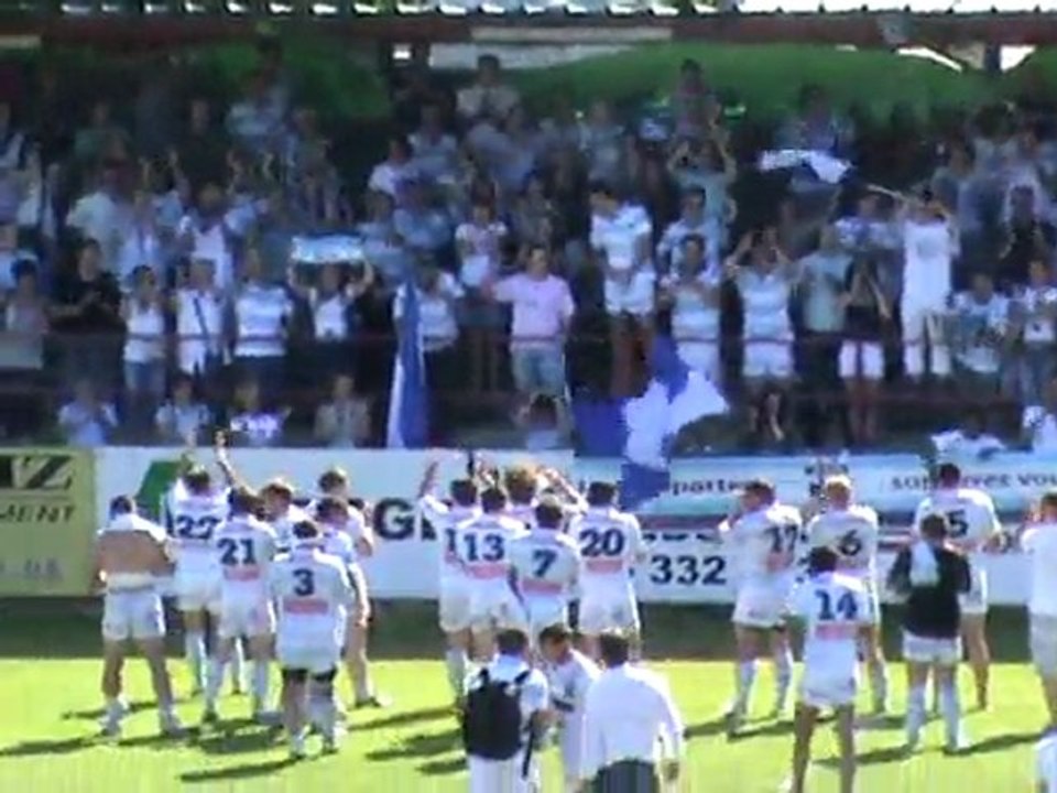 jouer et suporters de decazeville fin du match a Nimes