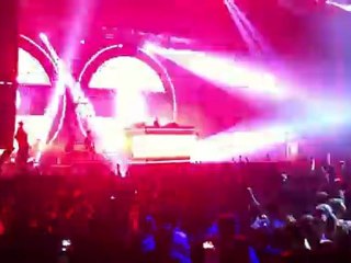 F*** Me i'm Famous 2011 - When love takes over