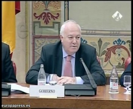 Moratinos pide a la oposición alternativas