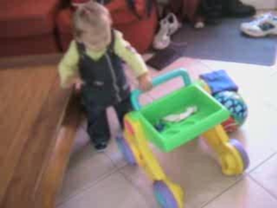 avec le jouet de tata et tonton