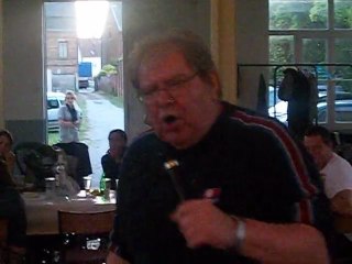 Mon pere chante johnny =)