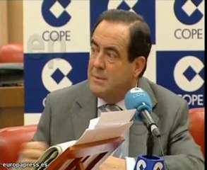 "Imprudente retirada de crucifijos de forma general"