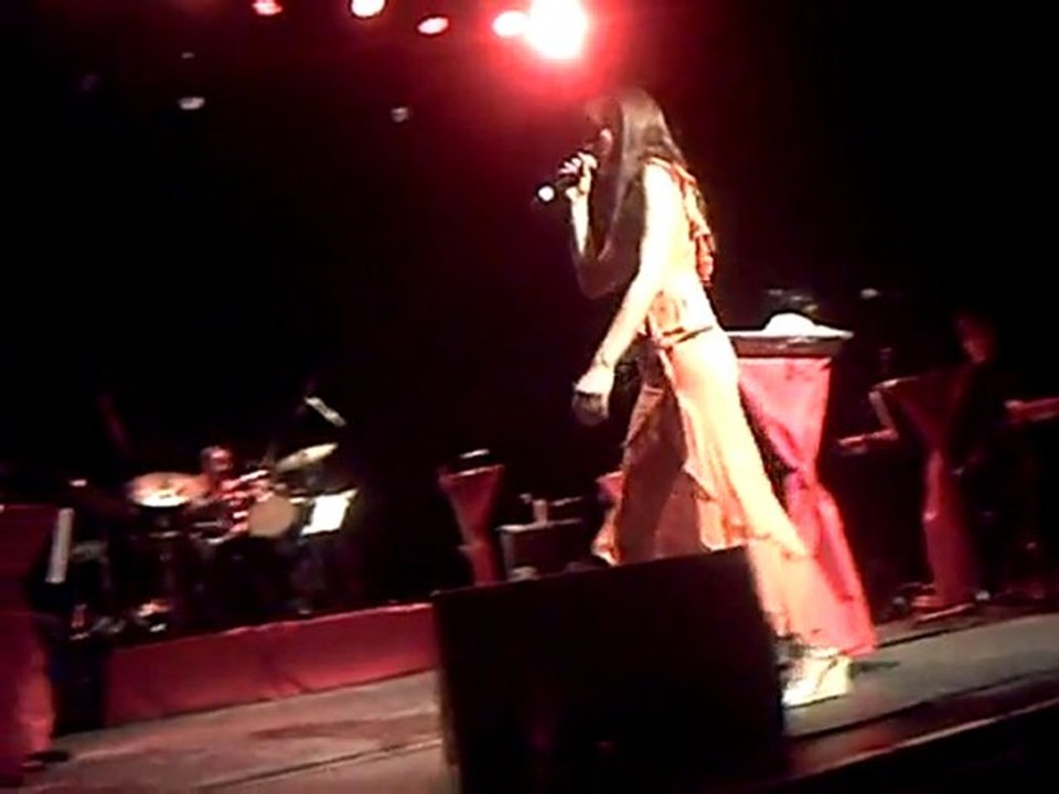 Grand Bal Pop Hilare - Claire Deligny chante Diamonds are a Girl's Best Friend