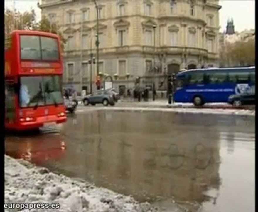 Madrid amanece cubierta de nieve