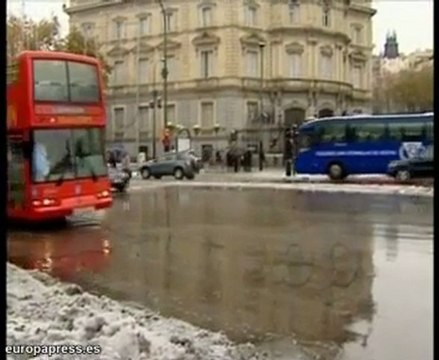 Madrid amanece cubierta de nieve