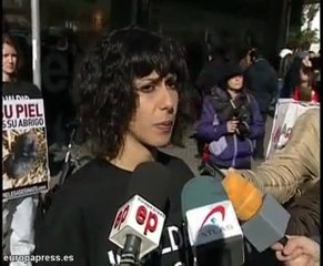 Activistas anti-peletería en Sevilla