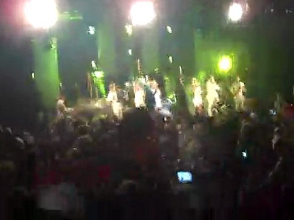 Patrick Sebastien fait le coup des serviettes