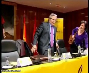 A Garzón no le preocupa el auto de Falange