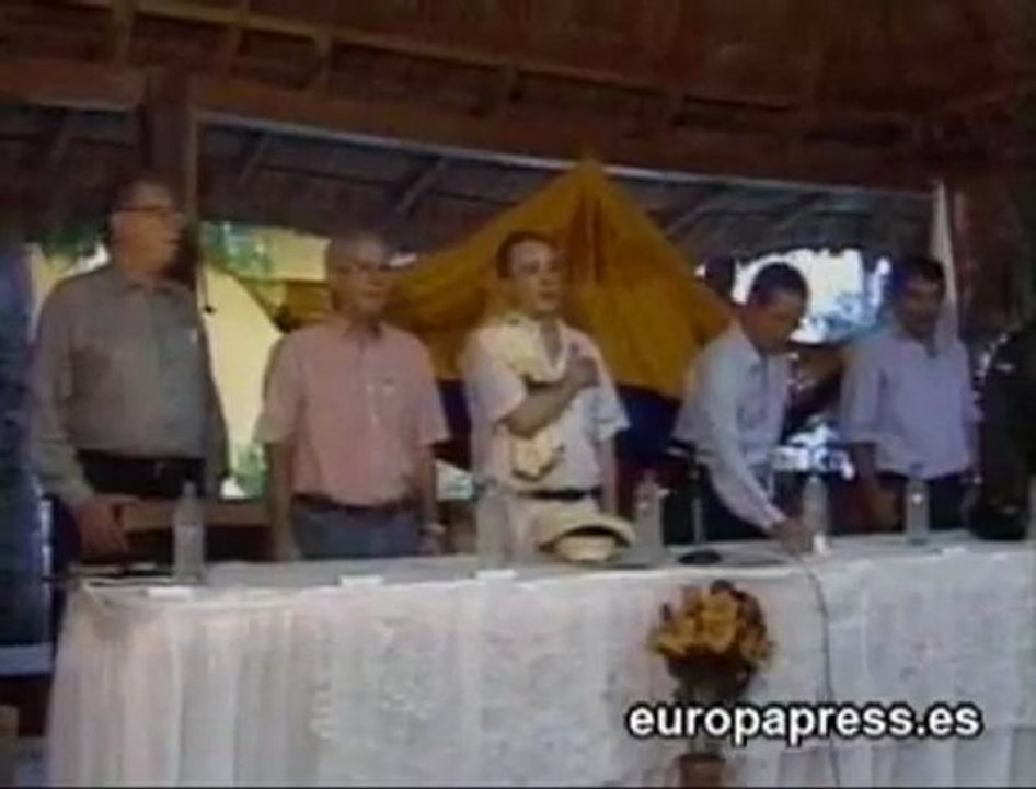 Chávez anuncia que "congela" las relaciones con España