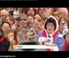 Susan Boyle da el cante en un aeropuerto