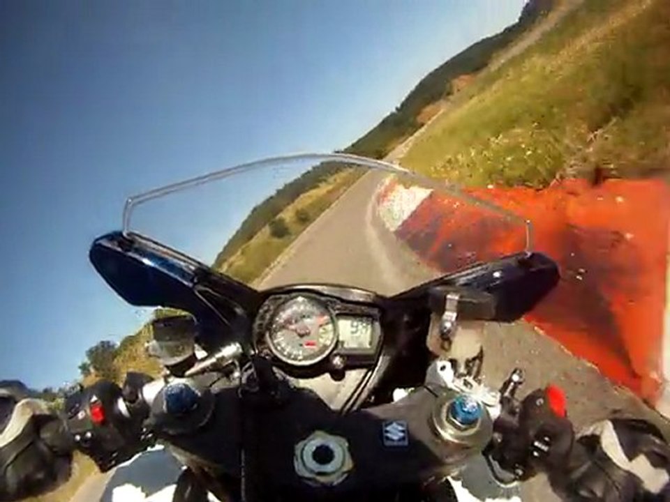 GOPR0 en piste au circuit d'Ales, 1000 GSXR avec Yoda Master, 1,27min en fin de journée avec les gorets