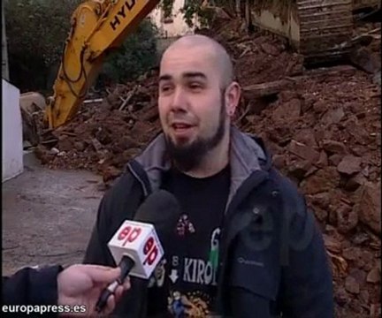 Vecinos sobresaltados por derrumbe de casa