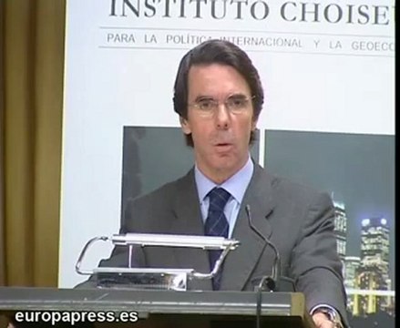 Aznar critica gestión económica de Zapatero