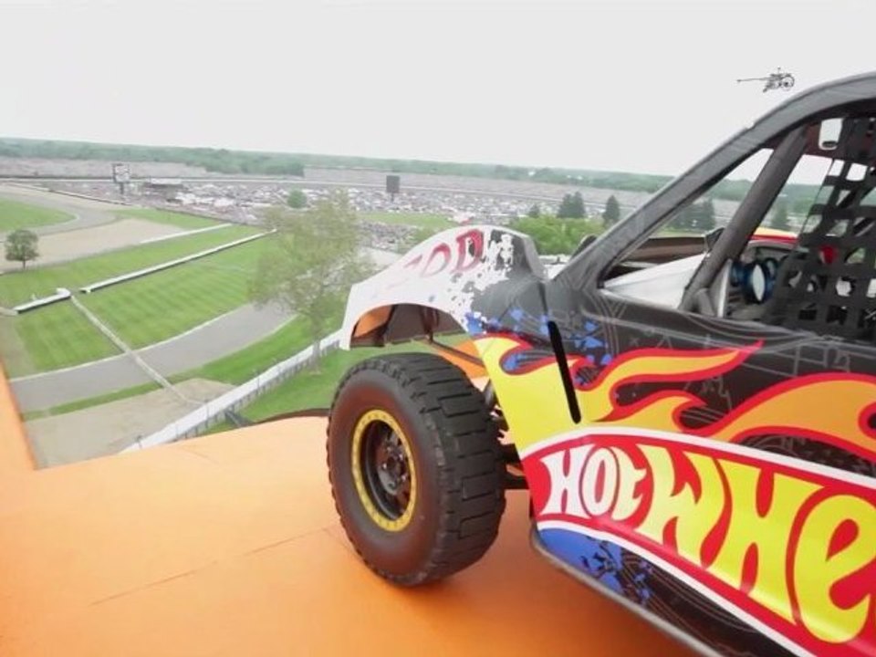 Team Hot Wheels - The Yellow Driver's World Record Jump