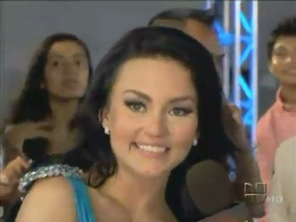 Angelique Boyer en la alfombra roja Premios TVyNovelas 2011