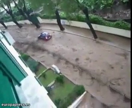 El agua continúa arrasando Madeira
