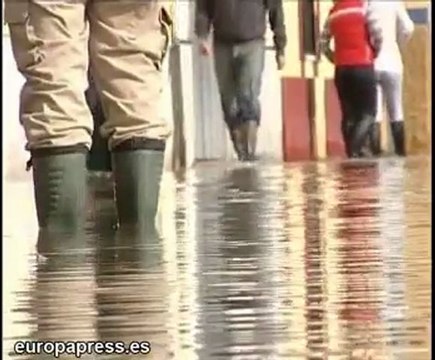 Un centenar de desalojados por inundaciones
