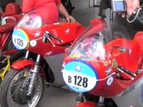 Moto legende 2011 MV agusta mise au point moteur paddock
