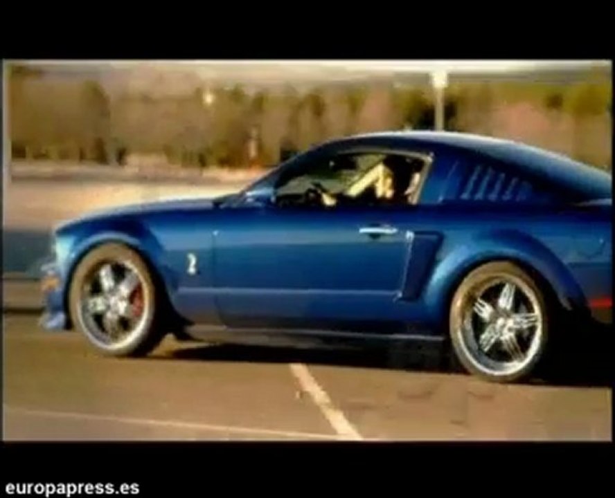 Bustamante presenta 'A contracorriente'