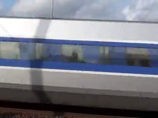 Tgv qui fonçe vers paris