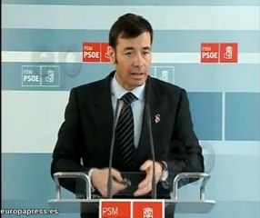 "Aguirre hace una berlusconización política"