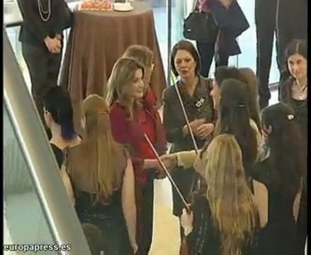 Doña Letizia participa en un acto de la mujer