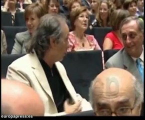 Serrat se recupera de la operación