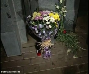 Barcelona rinde homenaje al policía francés