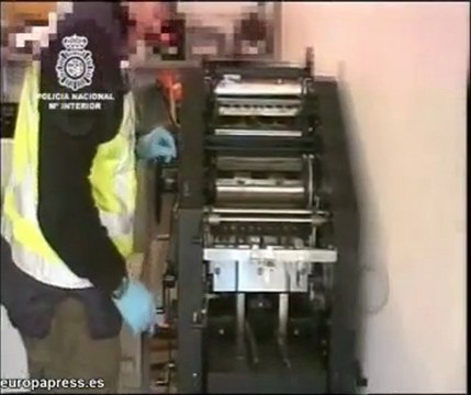 Desmantelan una red de dólares falsos