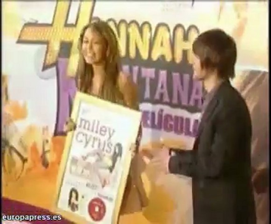 Miley Cyrus estrena película y novio