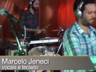 Marcelo Jeneci canta "Do Outro Lado da Cidade"