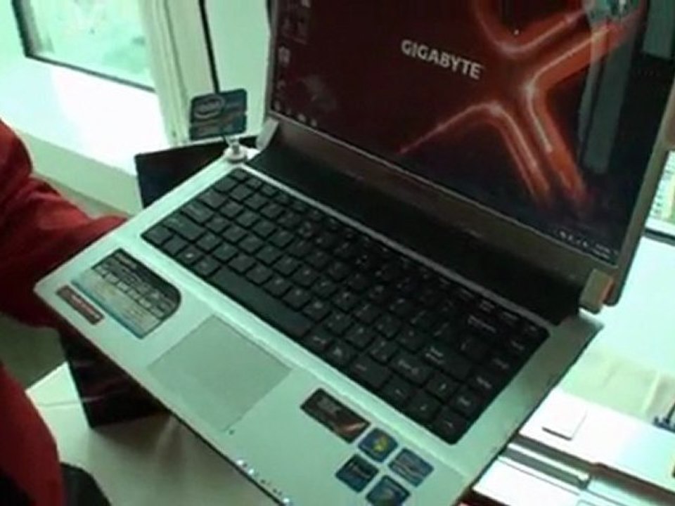 GIGABYTE M2432 14-inch docking laptop gives more power ...